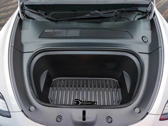 Белый Тесла Другая, объемом двигателя 0 л и пробегом 105 тыс. км за 28500 $, фото 12 на Automoto.ua