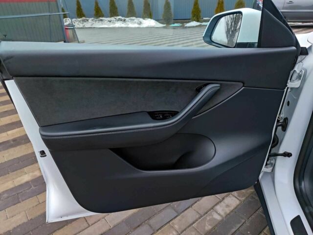 Белый Тесла Другая, объемом двигателя 0 л и пробегом 105 тыс. км за 28500 $, фото 13 на Automoto.ua