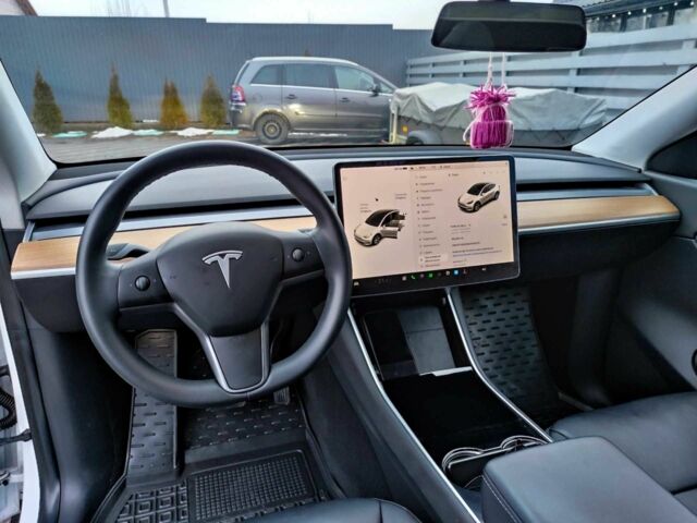 Белый Тесла Другая, объемом двигателя 0 л и пробегом 105 тыс. км за 28500 $, фото 18 на Automoto.ua