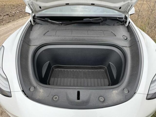 Белый Тесла Другая, объемом двигателя 0 л и пробегом 119 тыс. км за 24000 $, фото 18 на Automoto.ua