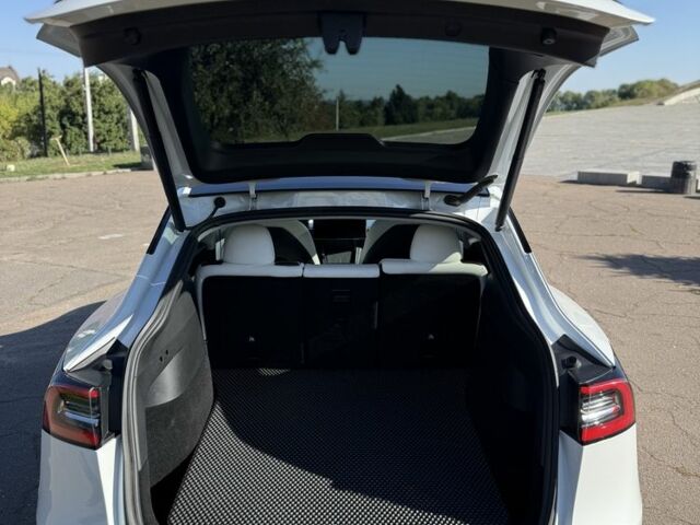 Белый Тесла Другая, объемом двигателя 0 л и пробегом 72 тыс. км за 29000 $, фото 4 на Automoto.ua