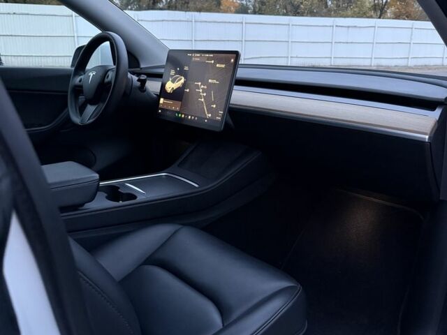 Тесла Другая 2021 в Кременчуге на Automoto.ua Белый Тесла Другая, объемом двигателя 0 л и пробегом 88 тыс. км за 24000 $, фото 2 на Automoto.ua