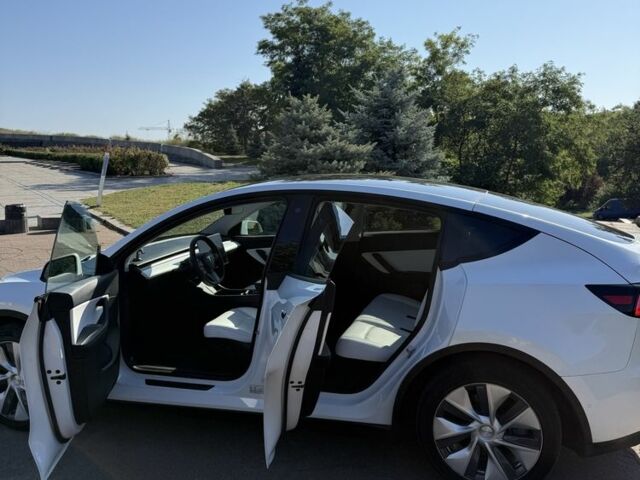 Белый Тесла Другая, объемом двигателя 0 л и пробегом 72 тыс. км за 29000 $, фото 7 на Automoto.ua