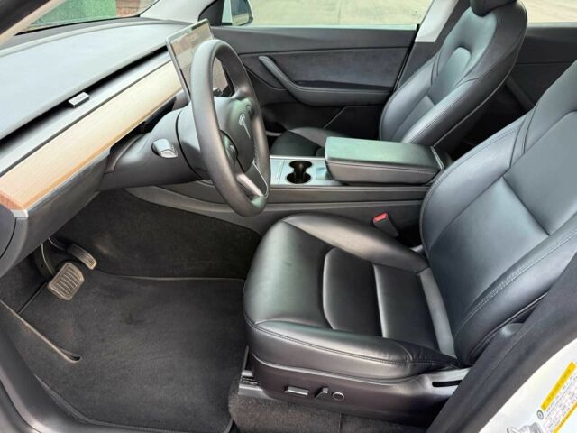 Тесла Другая 2021 в Киеве на Automoto.ua Белый Тесла Другая, объемом двигателя 0 л и пробегом 79 тыс. км за 24700 $, фото 14 на Automoto.ua