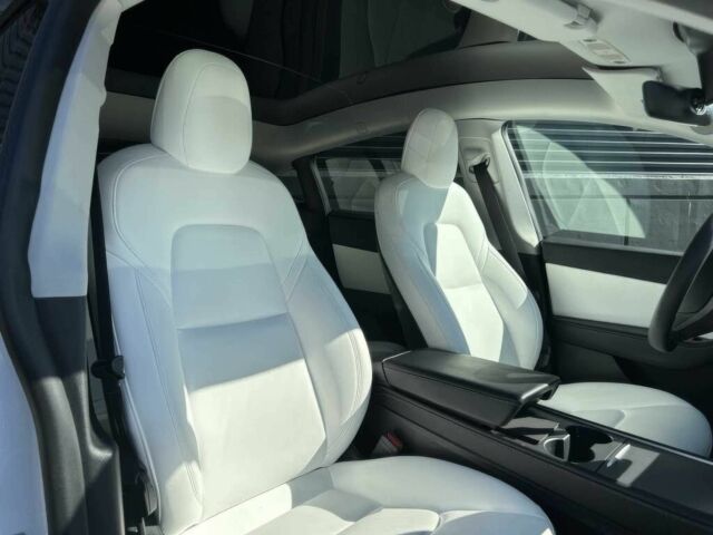 Белый Тесла Другая, объемом двигателя 0 л и пробегом 23 тыс. км за 25000 $, фото 10 на Automoto.ua