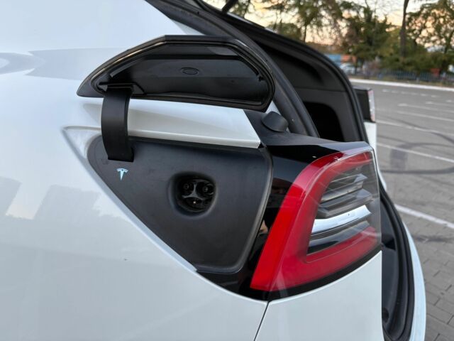 Тесла Другая 2021 в Одессе на Automoto.ua Белый Тесла Другая, объемом двигателя 0 л и пробегом 73 тыс. км за 24600 $, фото 22 на Automoto.ua
