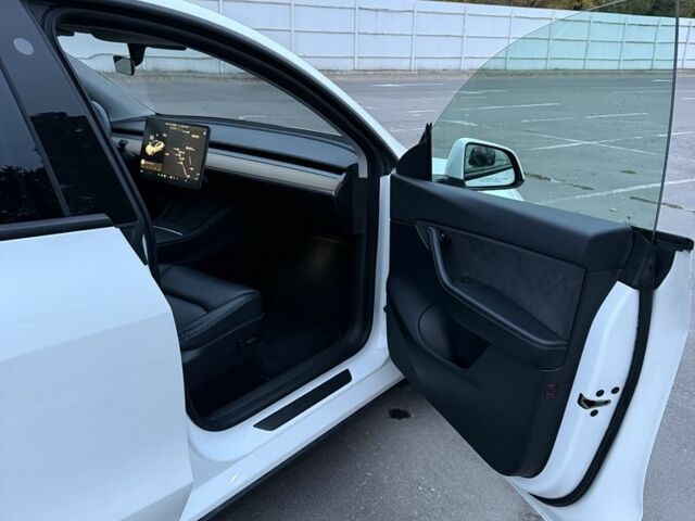 Тесла Другая 2021 в Кременчуге на Automoto.ua Белый Тесла Другая, объемом двигателя 0 л и пробегом 88 тыс. км за 24000 $, фото 3 на Automoto.ua