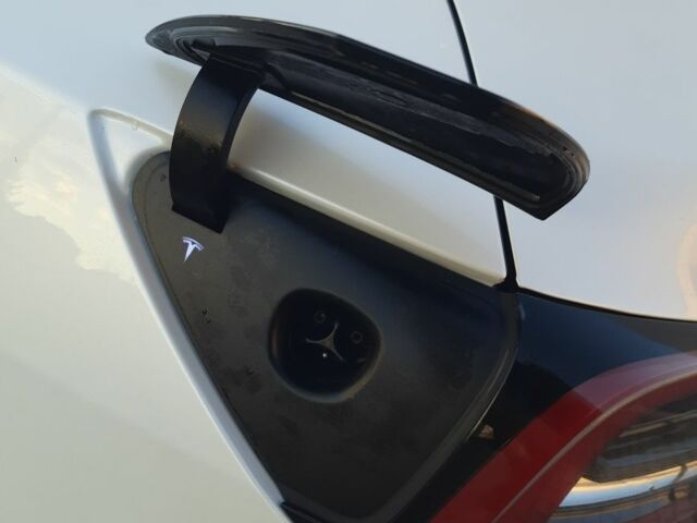 Білий Тесла Інша, об'ємом двигуна 0 л та пробігом 78 тис. км за 26900 $, фото 17 на Automoto.ua