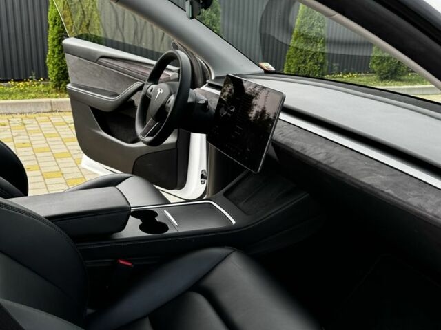 Белый Тесла Другая, объемом двигателя 0 л и пробегом 92 тыс. км за 28000 $, фото 9 на Automoto.ua