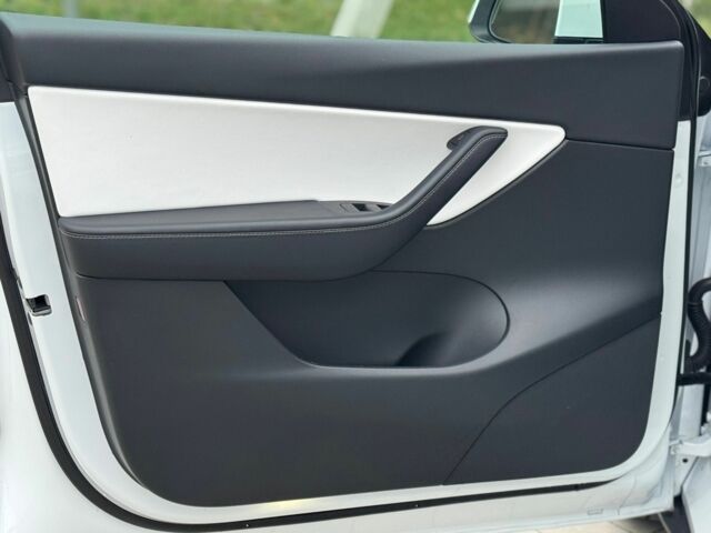 Белый Тесла Другая, объемом двигателя 0 л и пробегом 115 тыс. км за 25800 $, фото 12 на Automoto.ua