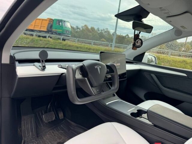 Белый Тесла Другая, объемом двигателя 0 л и пробегом 62 тыс. км за 27400 $, фото 6 на Automoto.ua