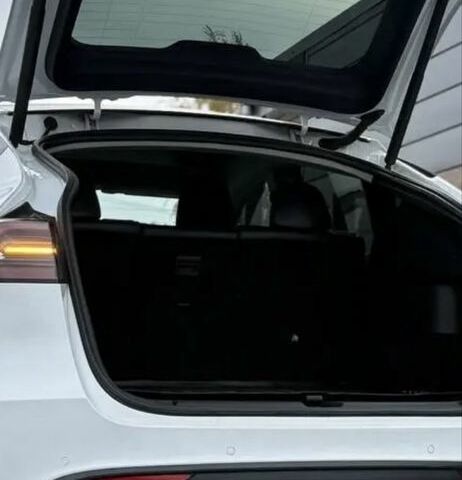 Белый Тесла Другая, объемом двигателя 0 л и пробегом 83 тыс. км за 21500 $, фото 14 на Automoto.ua