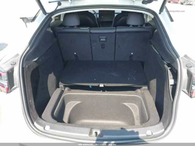 Белый Тесла Другая, объемом двигателя 0 л и пробегом 30 тыс. км за 20000 $, фото 1 на Automoto.ua