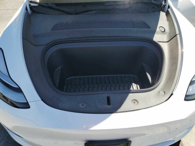 Белый Тесла Другая, объемом двигателя 0 л и пробегом 62 тыс. км за 10900 $, фото 10 на Automoto.ua