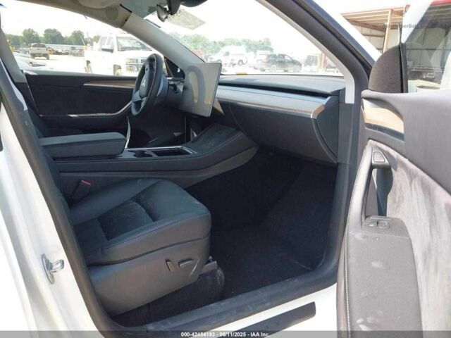 Белый Тесла Другая, объемом двигателя 0 л и пробегом 30 тыс. км за 20000 $, фото 5 на Automoto.ua