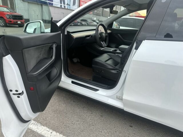 Белый Тесла Другая, объемом двигателя 0 л и пробегом 24 тыс. км за 29000 $, фото 17 на Automoto.ua