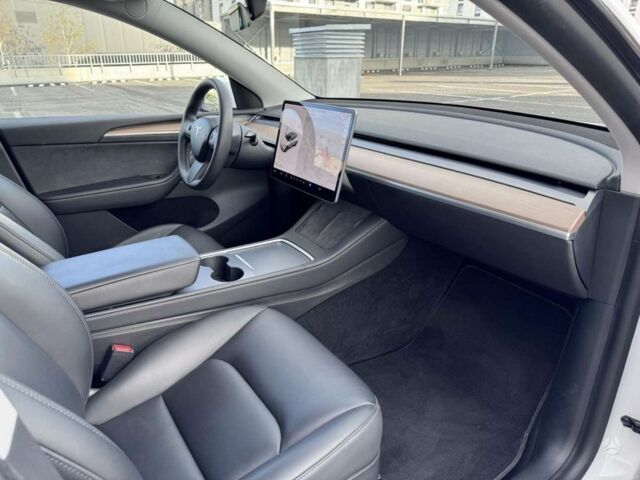 Белый Тесла Другая, объемом двигателя 0 л и пробегом 24 тыс. км за 29000 $, фото 2 на Automoto.ua