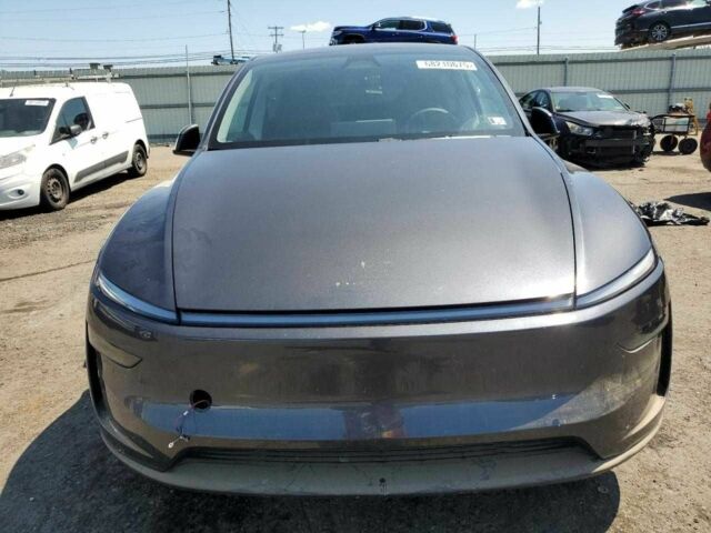 Белый Тесла Другая, объемом двигателя 0 л и пробегом 3 тыс. км за 21000 $, фото 4 на Automoto.ua