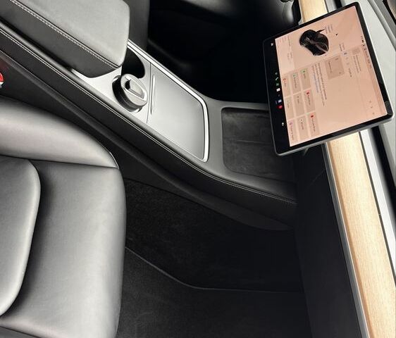 Черный Тесла Другая, объемом двигателя 0 л и пробегом 73 тыс. км за 26800 $, фото 18 на Automoto.ua