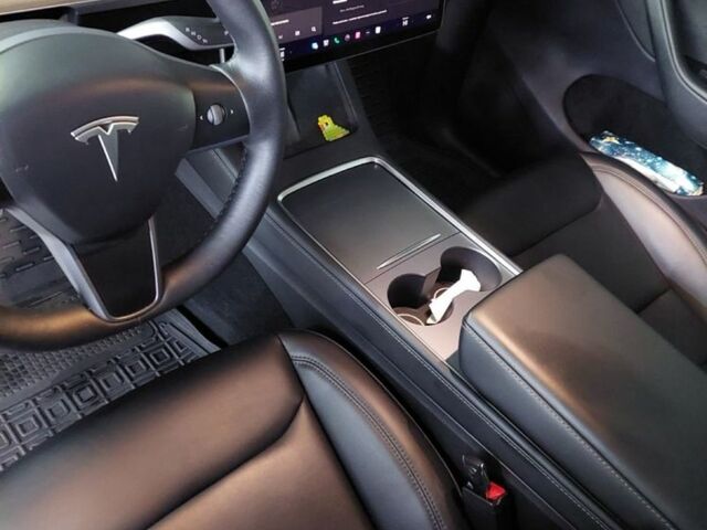Черный Тесла Другая, объемом двигателя 0 л и пробегом 60 тыс. км за 28000 $, фото 7 на Automoto.ua