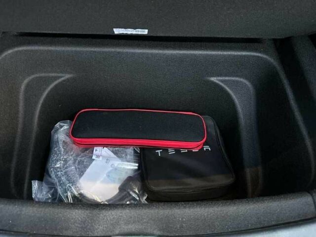 Чорний Тесла Інша, об'ємом двигуна 0 л та пробігом 65 тис. км за 17800 $, фото 13 на Automoto.ua