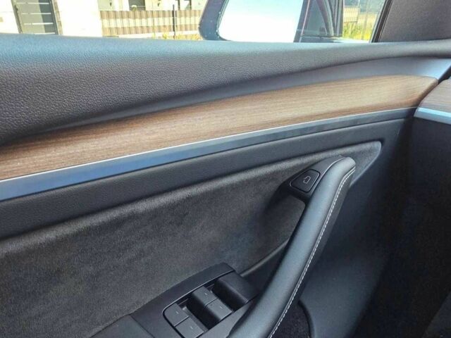 Черный Тесла Другая, объемом двигателя 0 л и пробегом 30 тыс. км за 29000 $, фото 5 на Automoto.ua