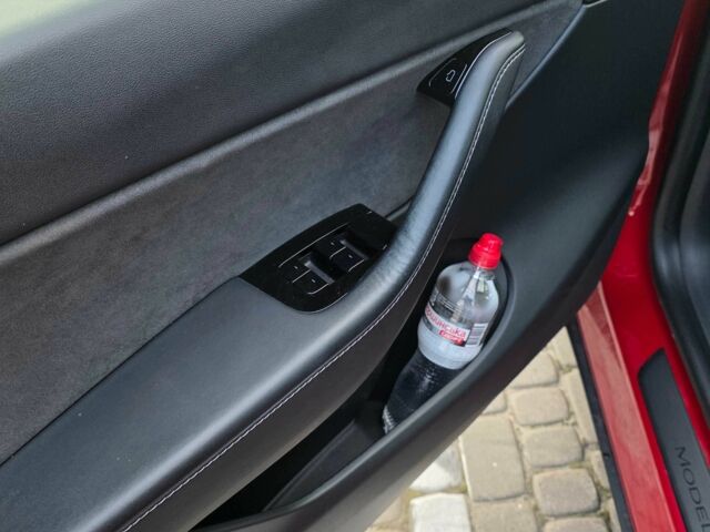 Красный Тесла Другая, объемом двигателя 0 л и пробегом 131 тыс. км за 22799 $, фото 13 на Automoto.ua