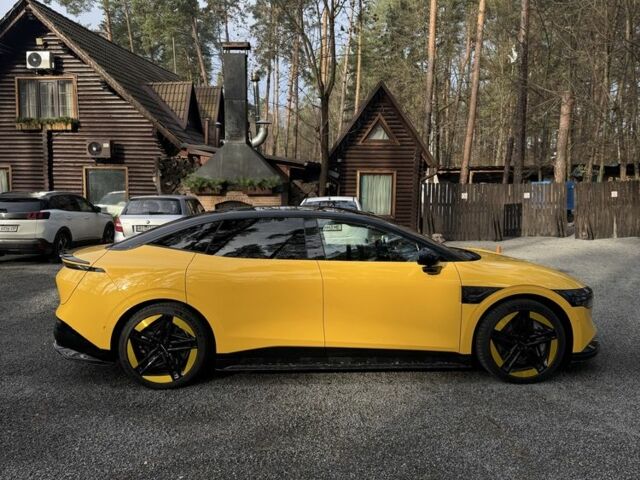 Желтый Тесла Другая, объемом двигателя 0 л и пробегом 10 тыс. км за 45000 $, фото 2 на Automoto.ua