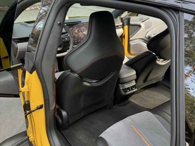 Желтый Тесла Другая, объемом двигателя 0 л и пробегом 10 тыс. км за 45000 $, фото 17 на Automoto.ua