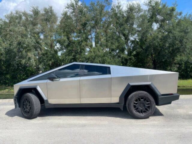 Тесла Другая 2024 в Одессе на Automoto.ua Серый Тесла Другая, объемом двигателя 0 л и пробегом 12 тыс. км за 60000 $, фото 2 на Automoto.ua