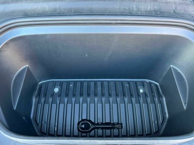 Серый Тесла Другая, объемом двигателя 0 л и пробегом 81 тыс. км за 22099 $, фото 7 на Automoto.ua