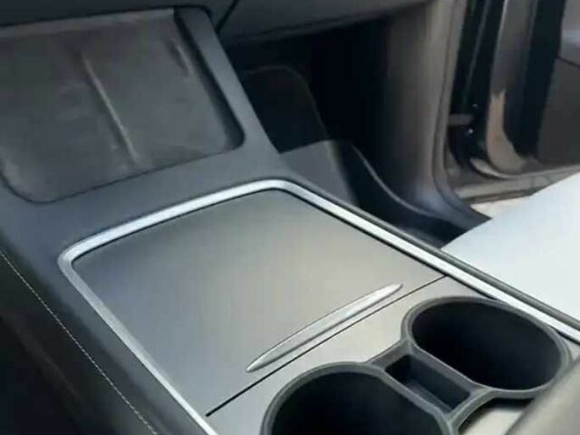 Серый Тесла Другая, объемом двигателя 0 л и пробегом 126 тыс. км за 18000 $, фото 3 на Automoto.ua