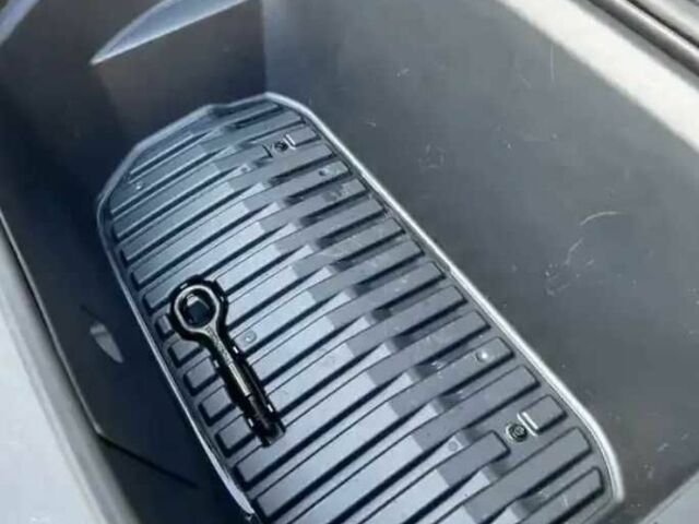 Серый Тесла Другая, объемом двигателя 0 л и пробегом 126 тыс. км за 18000 $, фото 15 на Automoto.ua