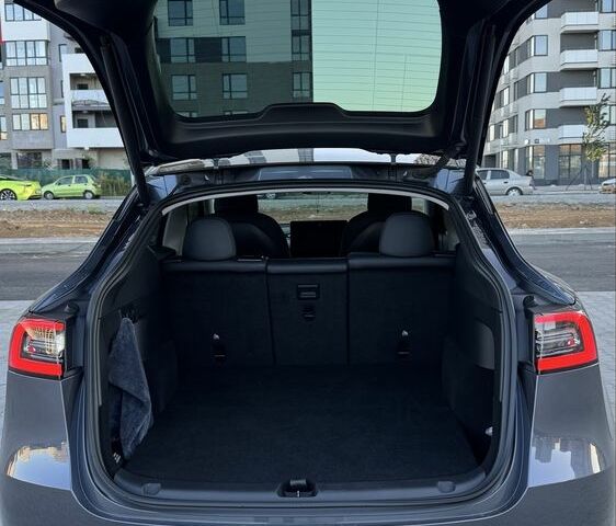 Тесла Другая 2021 в Киеве на Automoto.ua Серый Тесла Другая, объемом двигателя 0 л и пробегом 72 тыс. км за 23500 $, фото 3 на Automoto.ua