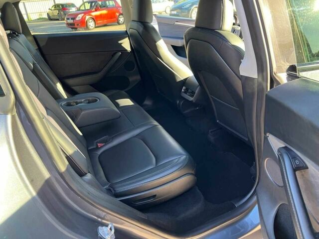 Тесла Другая 2023 в Луцке на Automoto.ua Серый Тесла Другая, объемом двигателя 0 л и пробегом 40 тыс. км за 28900 $, фото 4 на Automoto.ua