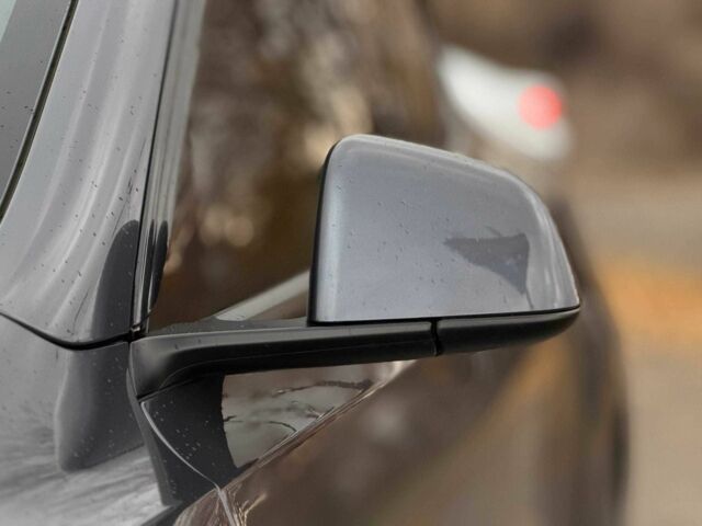 Серый Тесла Другая, объемом двигателя 5 л и пробегом 70 тыс. км за 31000 $, фото 5 на Automoto.ua