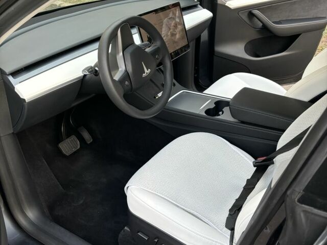 Серый Тесла Другая, объемом двигателя 0 л и пробегом 45 тыс. км за 31000 $, фото 2 на Automoto.ua