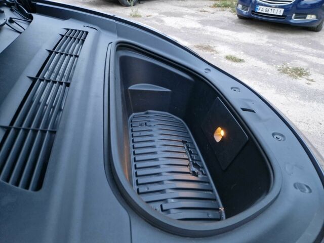 Серый Тесла Другая, объемом двигателя 0 л и пробегом 45 тыс. км за 31300 $, фото 22 на Automoto.ua