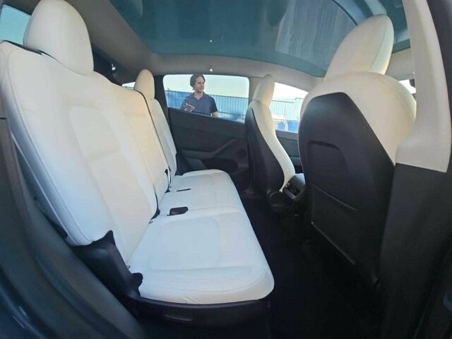 Серый Тесла Другая, объемом двигателя 0 л и пробегом 50 тыс. км за 28000 $, фото 5 на Automoto.ua