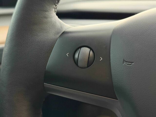 Серый Тесла Другая, объемом двигателя 5 л и пробегом 70 тыс. км за 31000 $, фото 13 на Automoto.ua