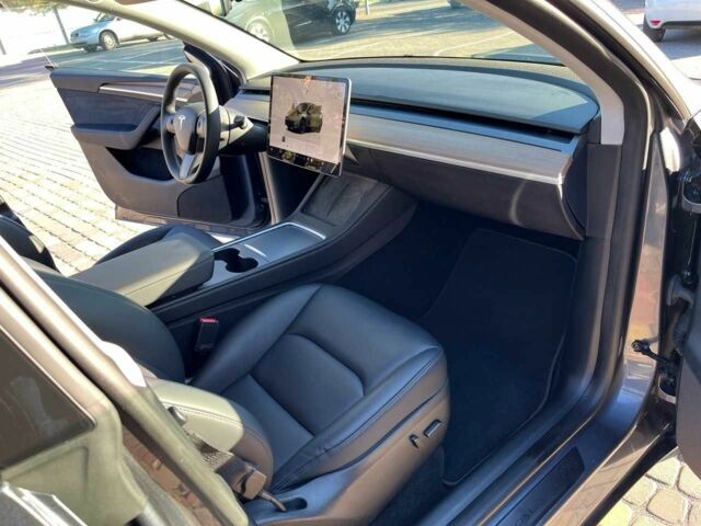 Тесла Другая 2023 в Луцке на Automoto.ua Серый Тесла Другая, объемом двигателя 0 л и пробегом 40 тыс. км за 28900 $, фото 3 на Automoto.ua