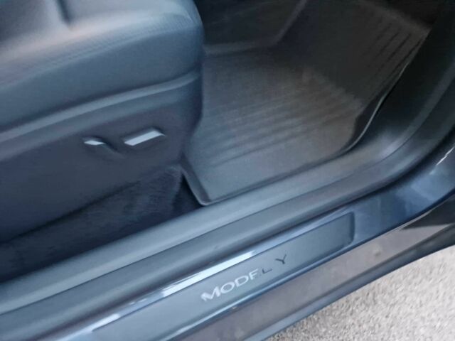 Серый Тесла Другая, объемом двигателя 0 л и пробегом 45 тыс. км за 31300 $, фото 14 на Automoto.ua