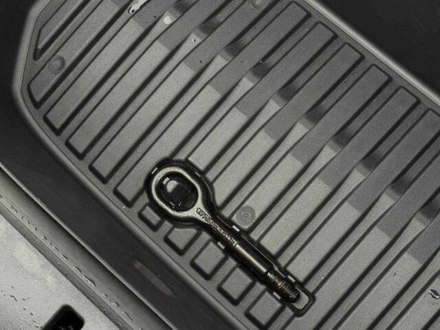 Серый Тесла Другая, объемом двигателя 0 л и пробегом 38 тыс. км за 33500 $, фото 16 на Automoto.ua