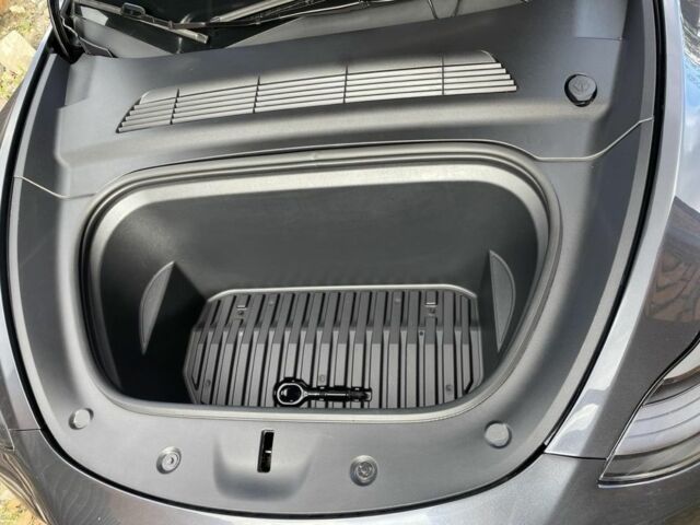 Тесла Другая 2024 в Тернополе на Automoto.ua Серый Тесла Другая, объемом двигателя 0 л и пробегом 3 тыс. км за 28000 $, фото 19 на Automoto.ua