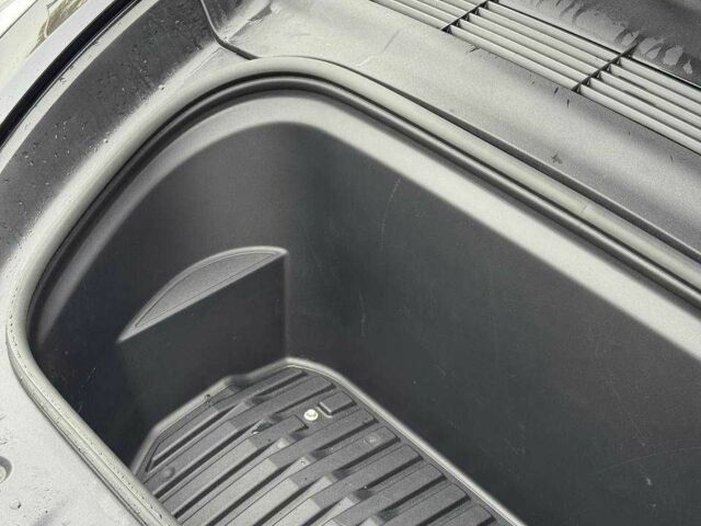 Серый Тесла Другая, объемом двигателя 0 л и пробегом 38 тыс. км за 33500 $, фото 17 на Automoto.ua