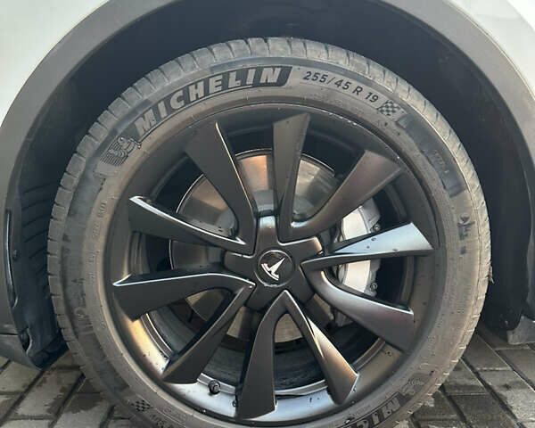 Білий Тесла Model Y, об'ємом двигуна 0 л та пробігом 63 тис. км за 34999 $, фото 15 на Automoto.ua