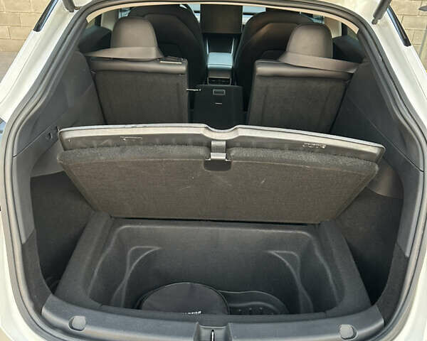 Білий Тесла Model Y, об'ємом двигуна 0 л та пробігом 63 тис. км за 34999 $, фото 9 на Automoto.ua