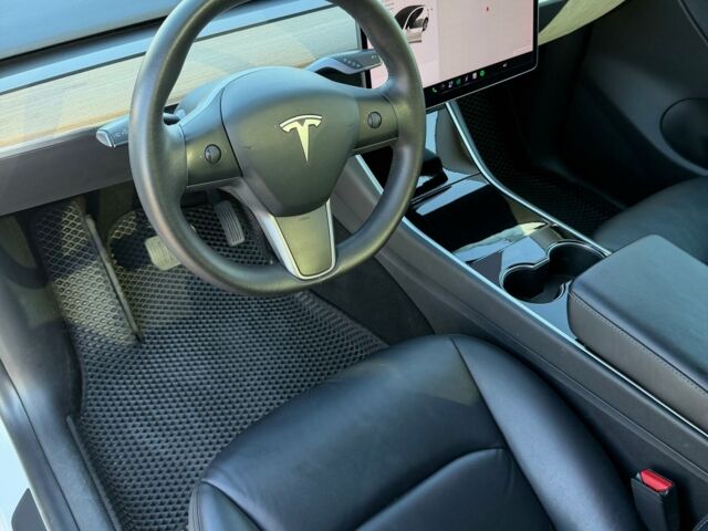 Белый Тесла Model Y, объемом двигателя 0 л и пробегом 70 тыс. км за 24800 $, фото 6 на Automoto.ua