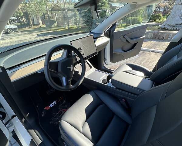 Білий Тесла Model Y, об'ємом двигуна 0 л та пробігом 40 тис. км за 40000 $, фото 12 на Automoto.ua