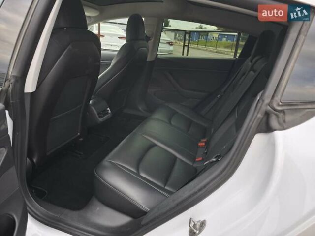 Белый Тесла Model Y, объемом двигателя 0 л и пробегом 126 тыс. км за 19999 $, фото 49 на Automoto.ua
